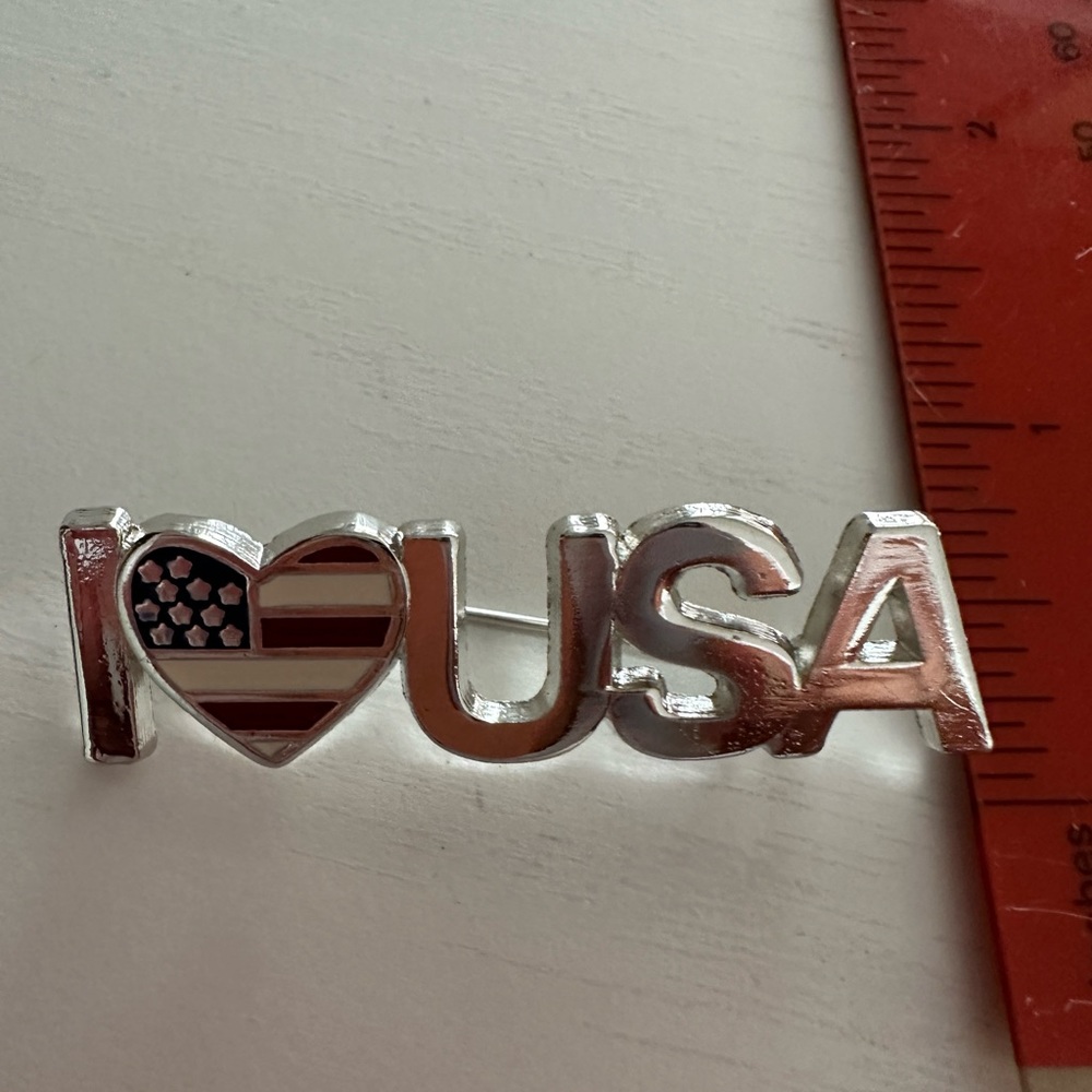 I LOVE USA I HEART USA Silver tone pin